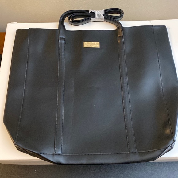 New Carolina Herrera Goodgirl tote + 6 clarins beauty & 3 Firstaid beauty & bag - Picture 3 of 10